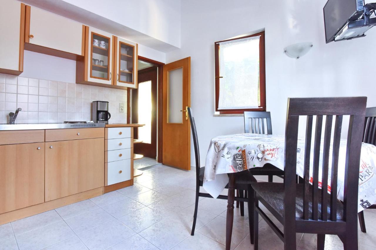 Away From Apartmán
